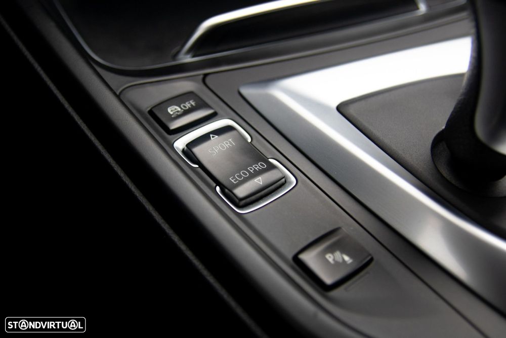 BMW 330 e iPerformance Pack M - 33