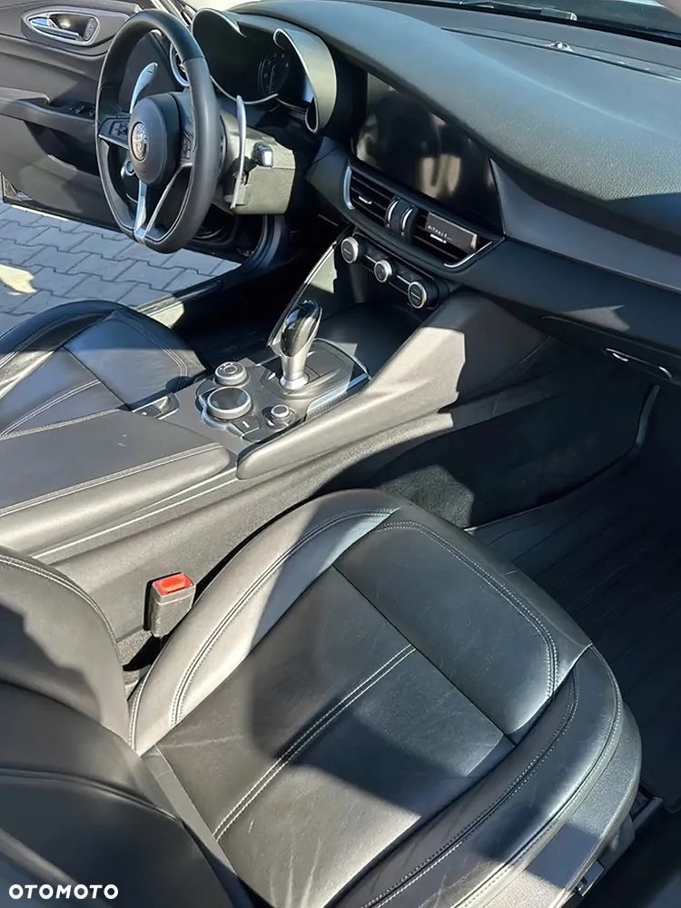 Alfa Romeo Giulia - 9