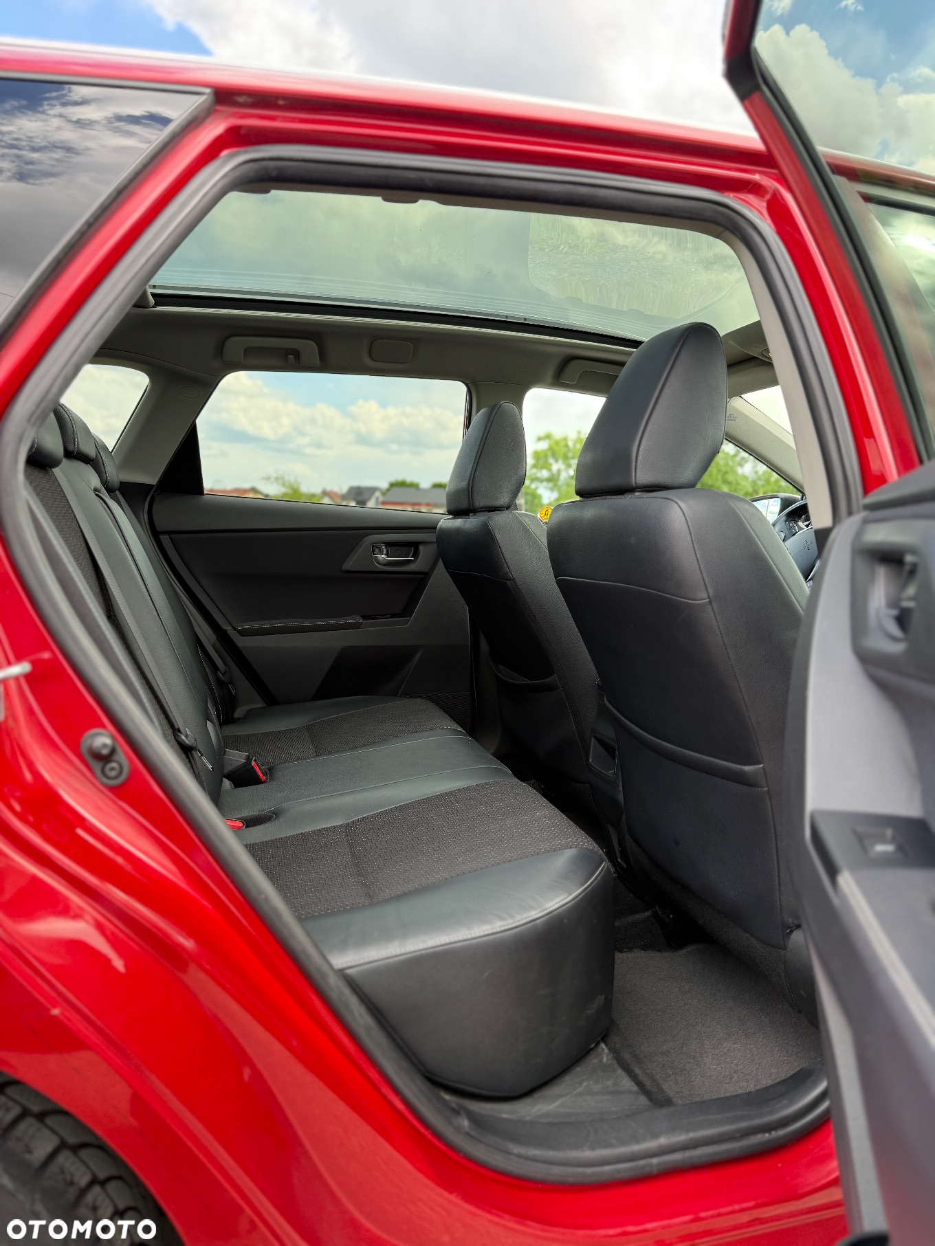 Toyota Auris 2.0 D-4D Touring Sports Executive - 11