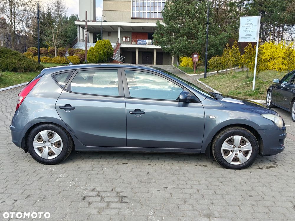 Kia Ceed - 11