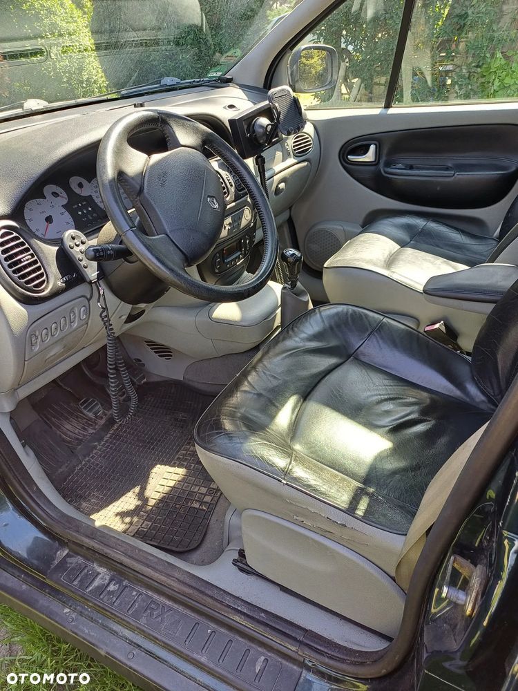 Renault Scenic RX4 - 5
