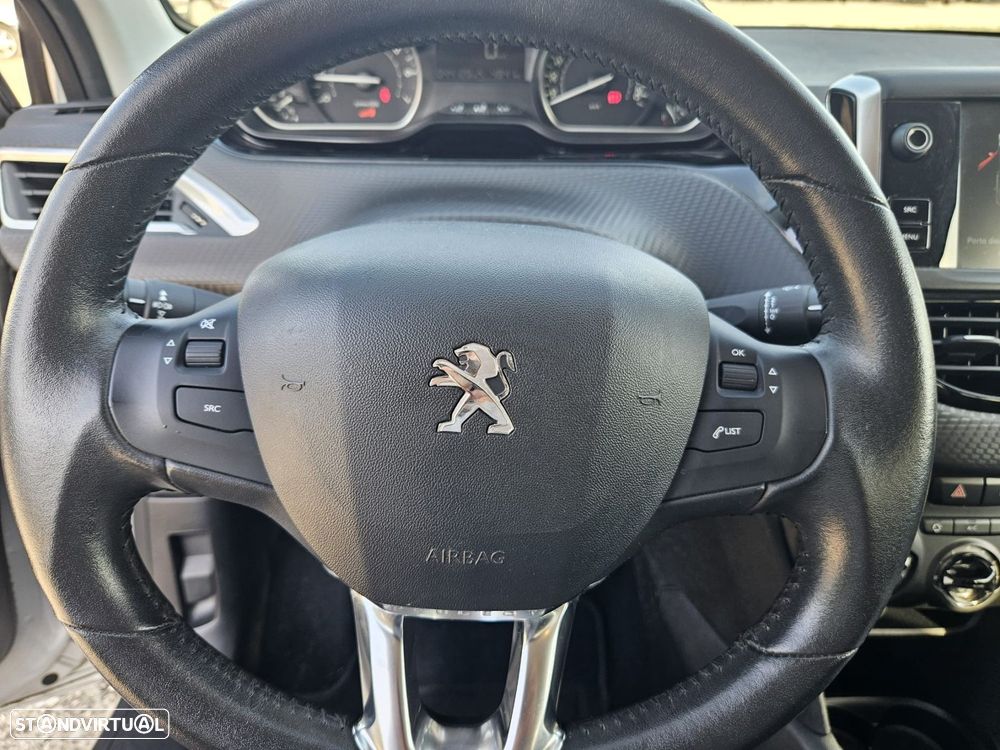 Peugeot 208 1.2 PureTech Style - 18