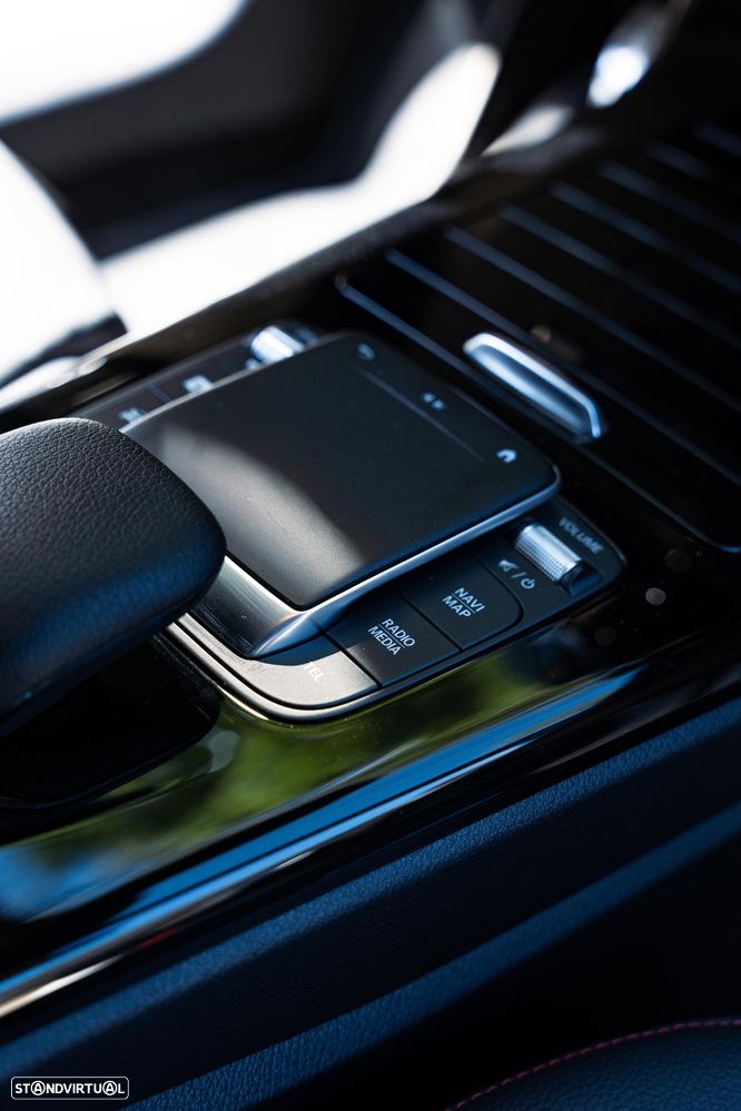 Mercedes-Benz CLA 250 e Shooting Brake AMG Line - 11