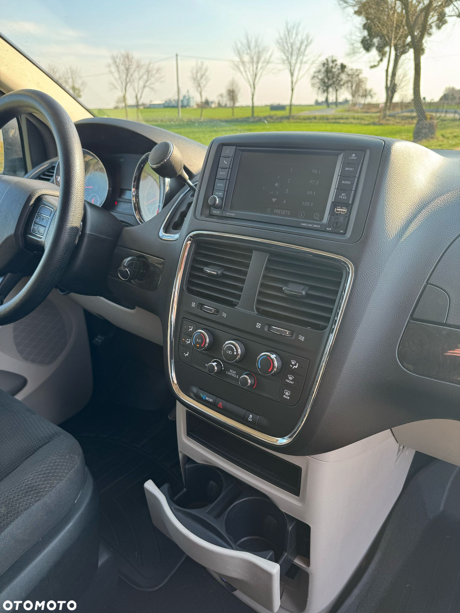 Dodge Grand Caravan - 11