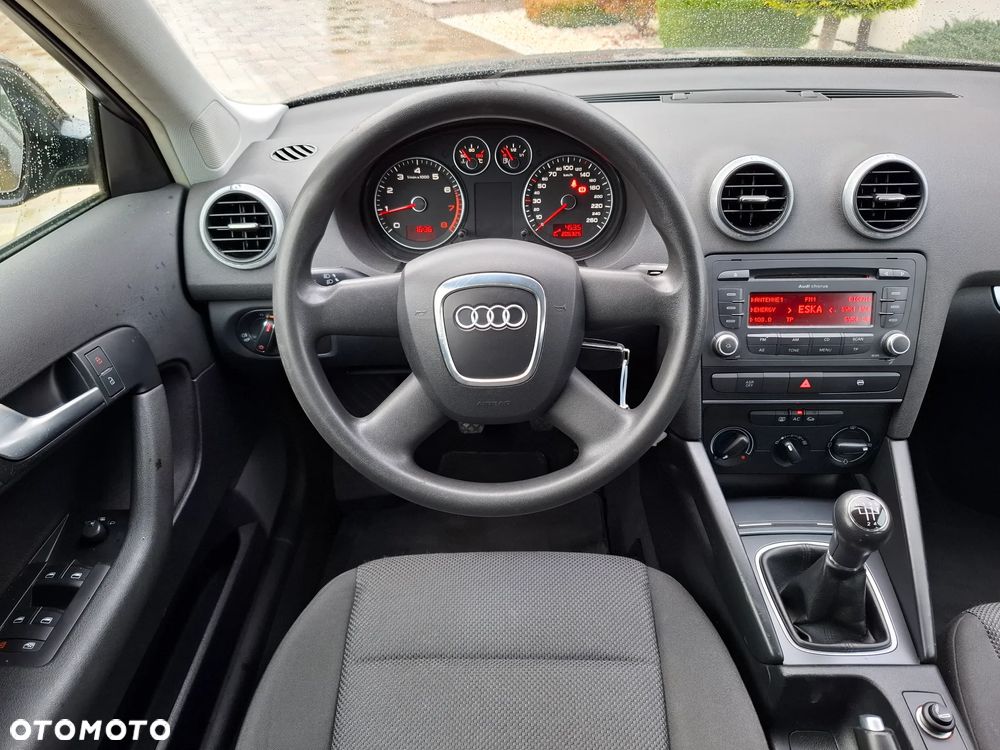 Audi A3 Sportback 1.6 Ambiente - 32