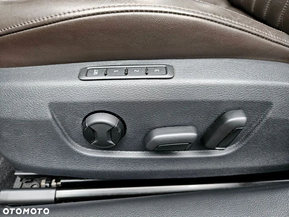 Skoda Superb 2.0 TDI 4x4 DSG L&K - 31