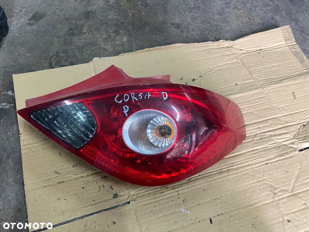 OPEL CORSA D LAMPA PRAWA TYŁ - 1