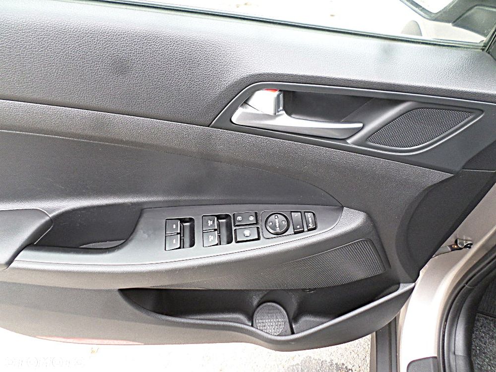 Hyundai Tucson blue 1.6 GDi 2WD Navi - 17