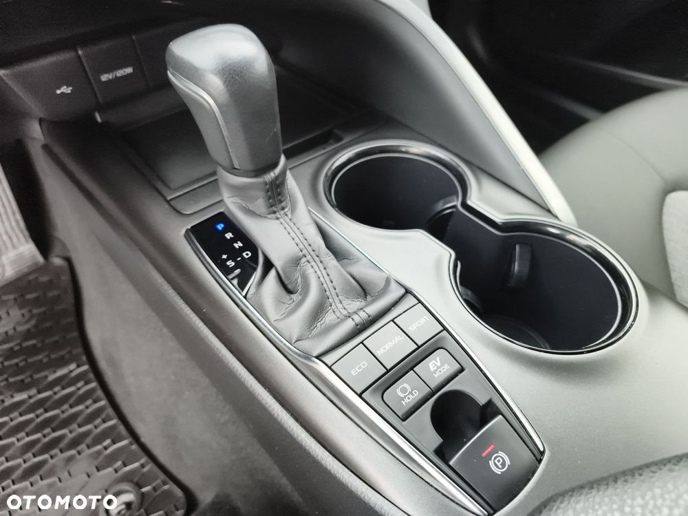 Toyota Camry 2.5 Hybrid Comfort CVT - 23