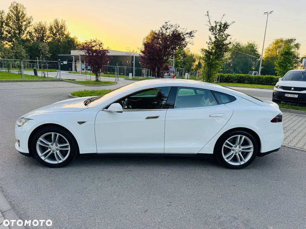 Tesla Model S - 7