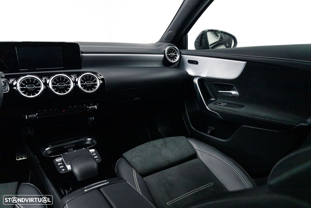 Mercedes-Benz A 250 Limousine e AMG Line - 17