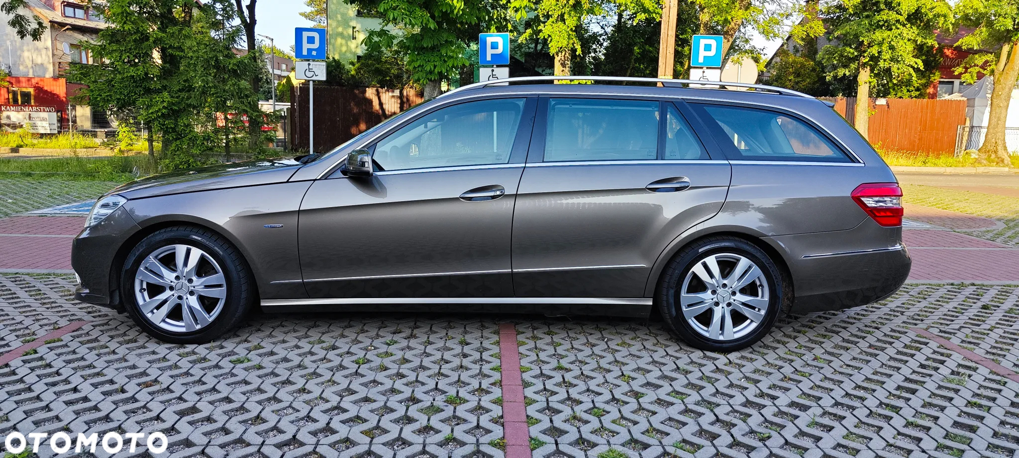 Mercedes-Benz Klasa E 220 T CDI Automatik Avantgarde - 23