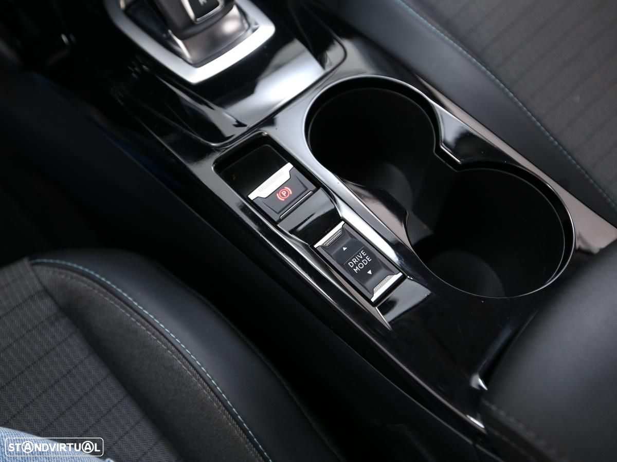 Peugeot 2008 1.5 BlueHDi Allure EAT8 - 18