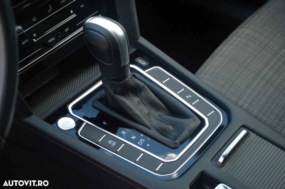 Volkswagen Passat 2.0 TDI DSG Comfortline - 34