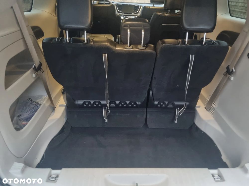 Chrysler Pacifica - 11