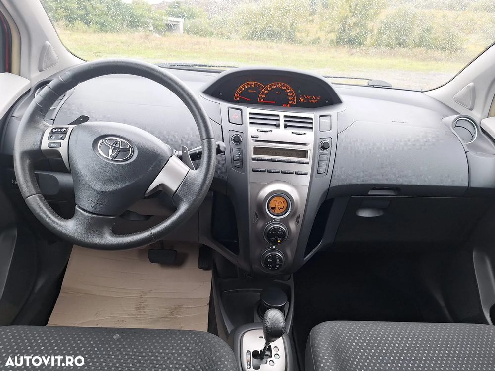 Toyota Yaris 1.3 VVT-i Multidrive S Luna - 4