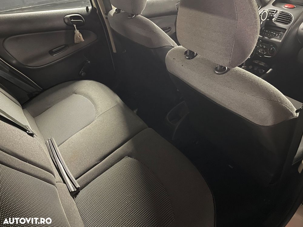 Peugeot 206 1.4E Sedan - 6