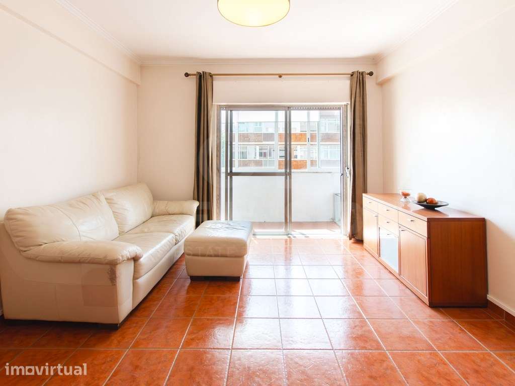 T2 luminoso e pronto a habitar em Queluz de Baixo, Oeiras - Grande imagem: 4/23