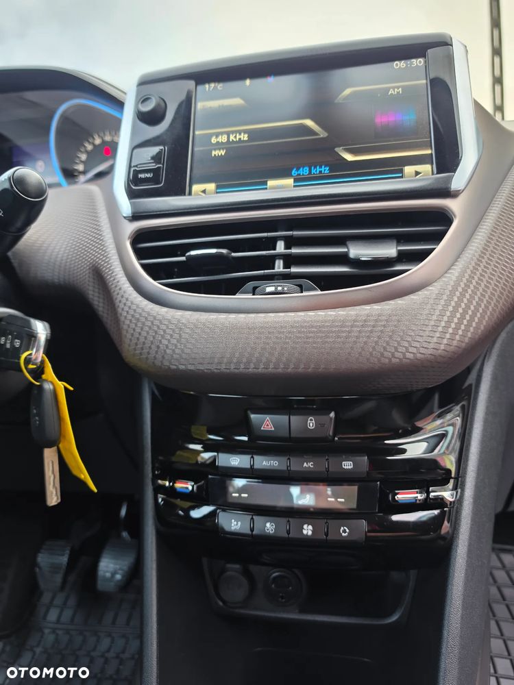 Peugeot 2008 1.6 VTi Allure - 32