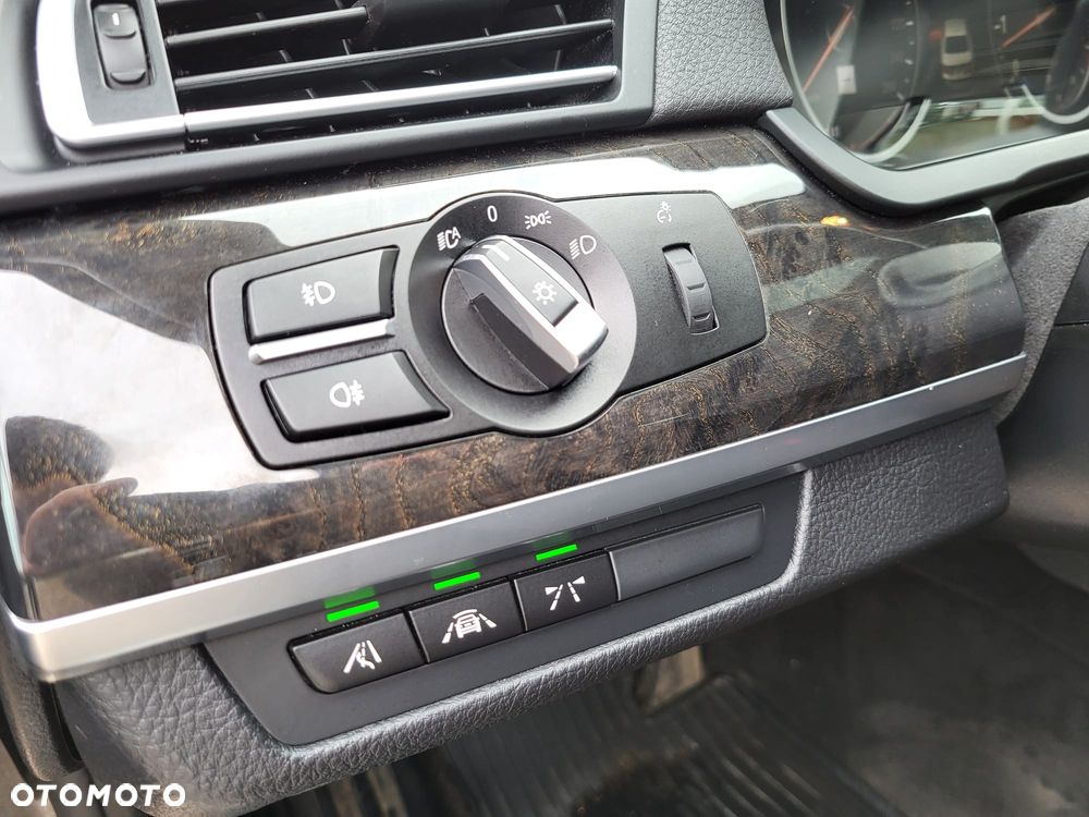 BMW Seria 7 740i Edition Exclusive - 16