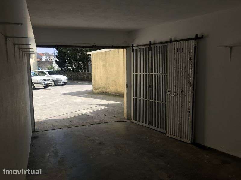 Garagem fechada/ box no centro do Porto junto ao Maquês - Vista 2