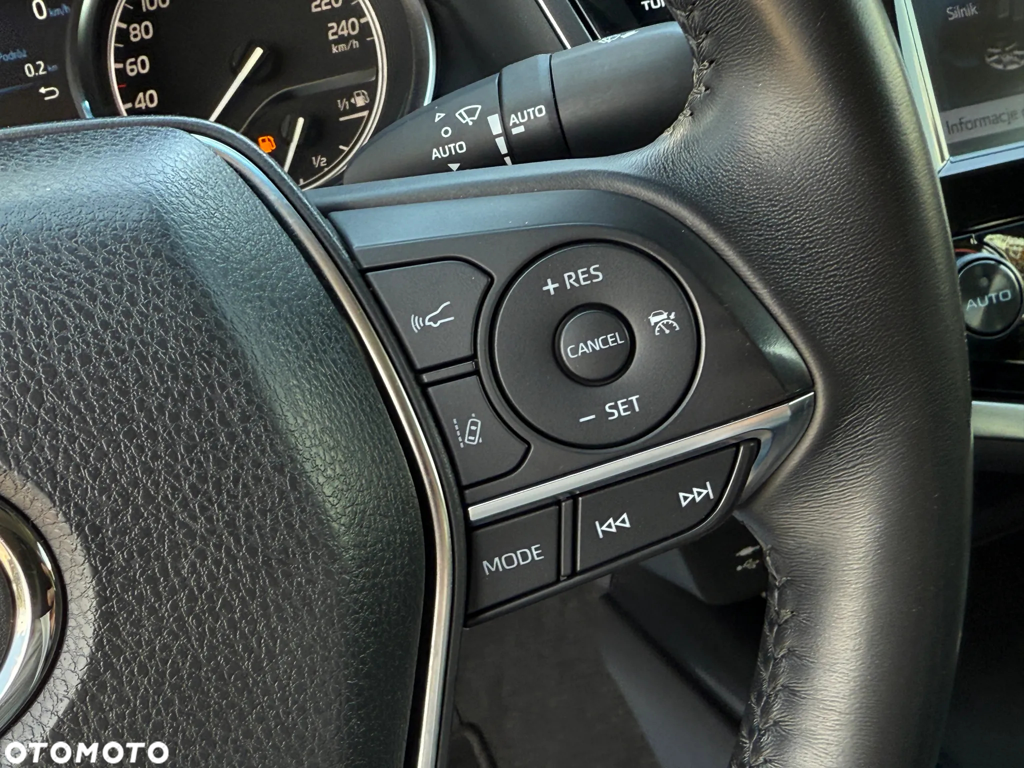 Toyota Camry 2.5 Hybrid Comfort CVT - 24