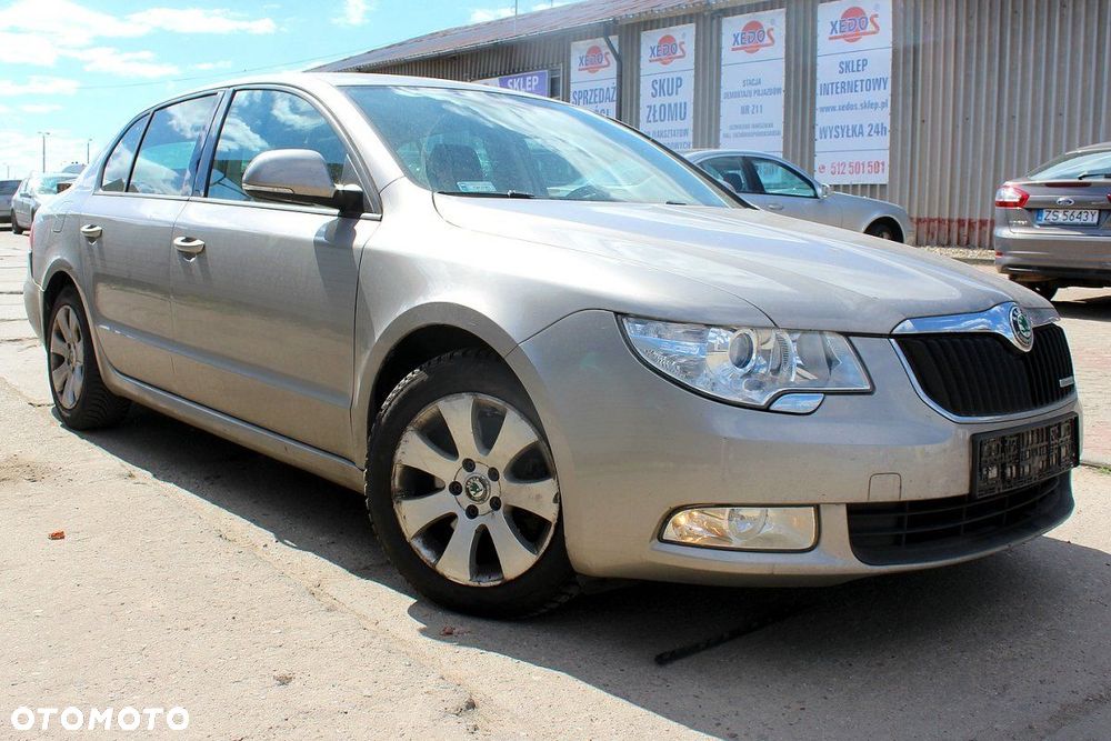 Skoda Superb 3T 2011 1.6TDI CAYC Liftback (MASKA, ZDERZAK, LAMPA, BŁOTNIK, DRZWI, SZYBA, FOTEL) - 2