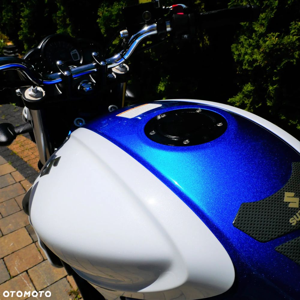 Suzuki Gladius - 5