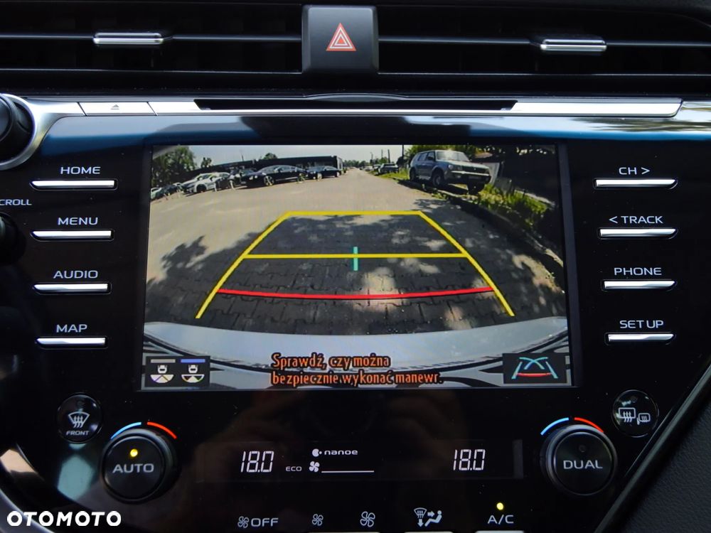 Toyota Camry 2.5 Hybrid Executive CVT - 18
