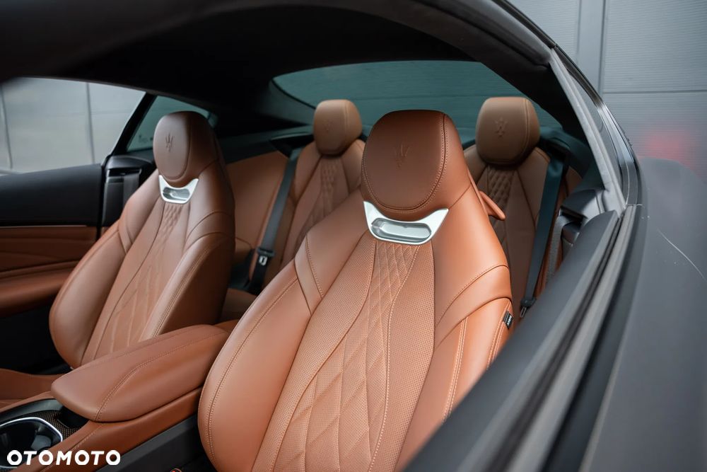 Maserati GranTurismo Modena - 13