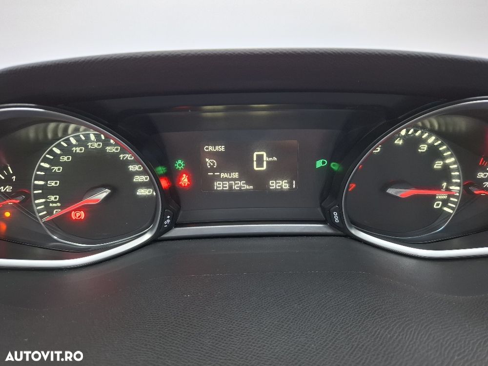 Peugeot 308 1.2 L PureTech Turbo Allure - 26