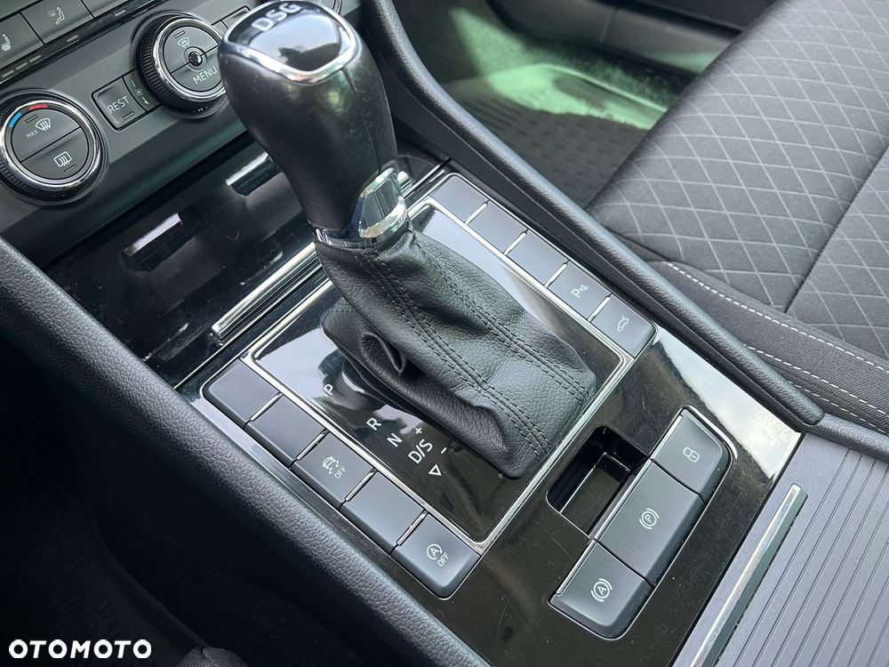 Skoda Superb 2.0 TDI Style DSG - 14