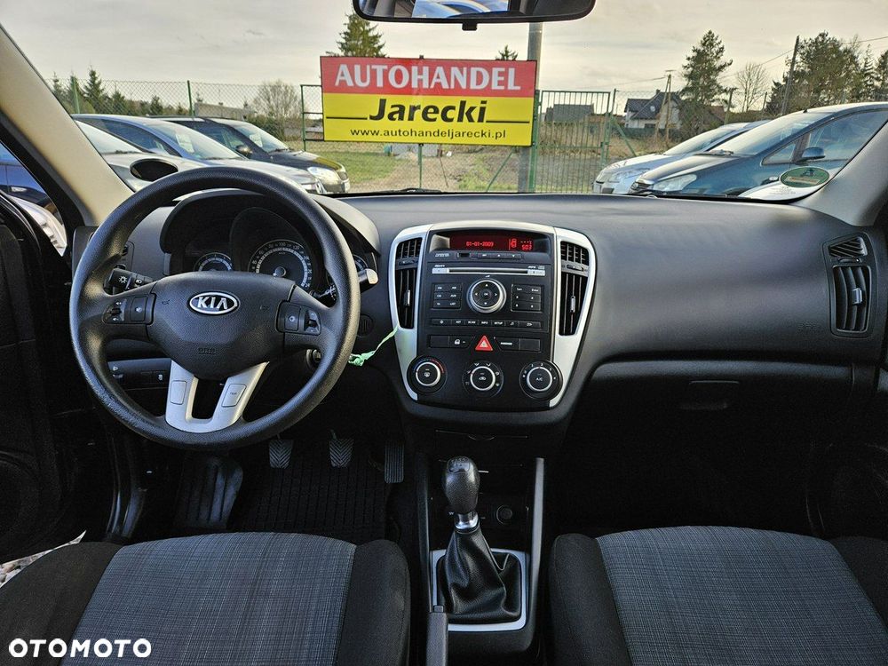 Kia Ceed - 12