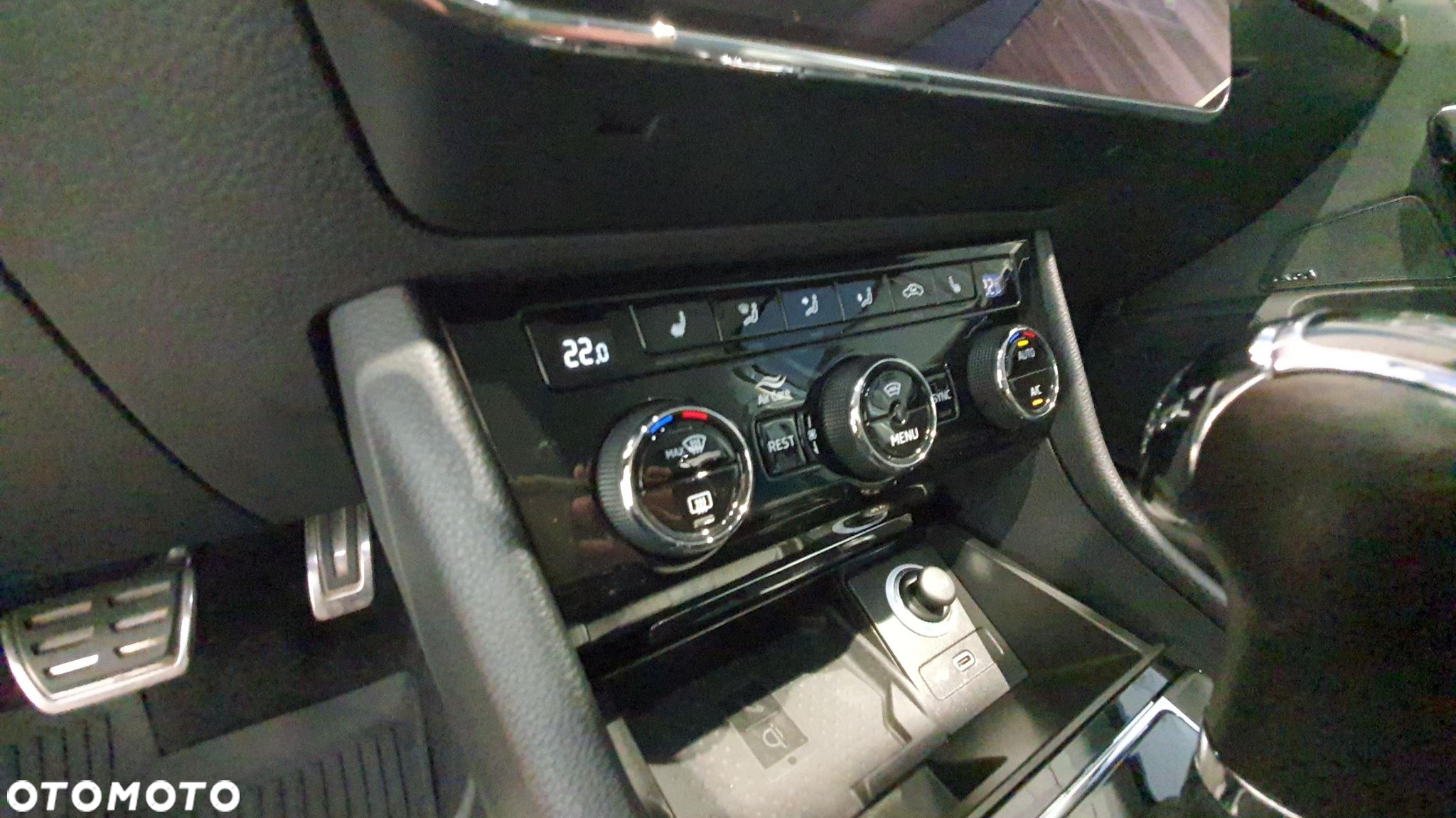 Skoda Superb 2.0 TSI L&K DSG - 27