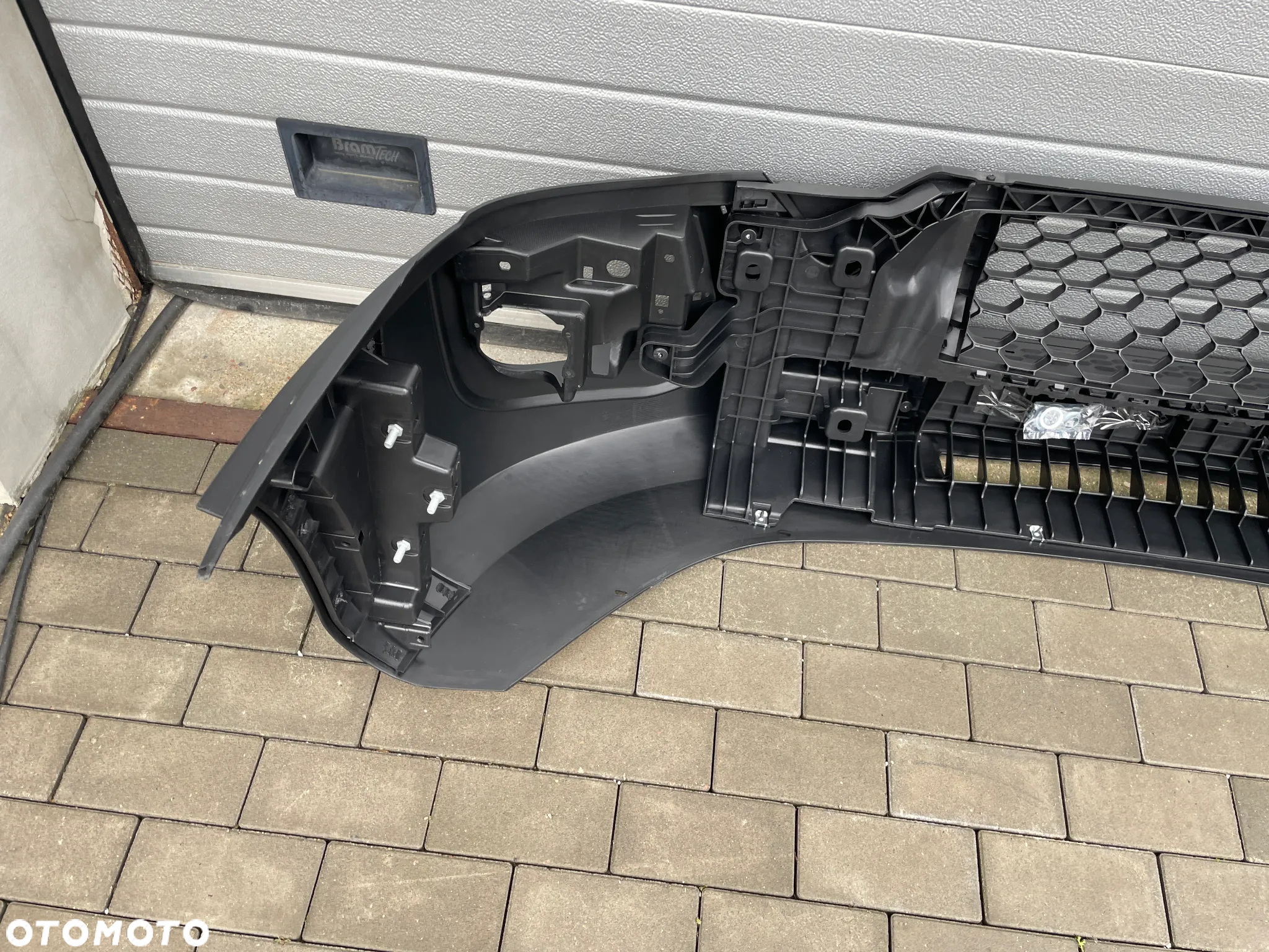 ZDERZAK PRZEDNI, ATRAPA IVECO DAILY IV  2014-2019 - NOWY - 7