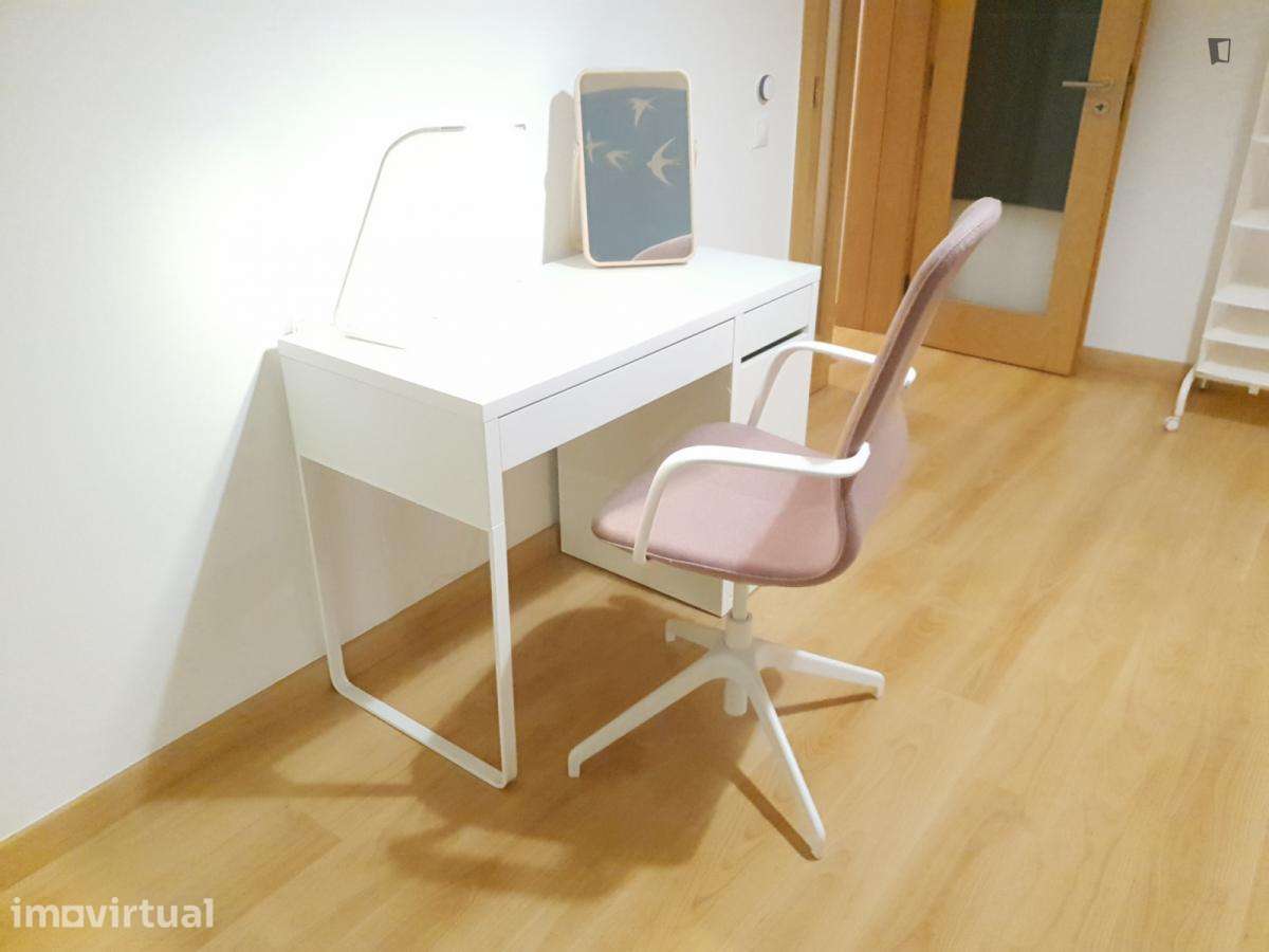 Quarto - localizado em São Sebastião Lisbon - Grande imagem: 3/23