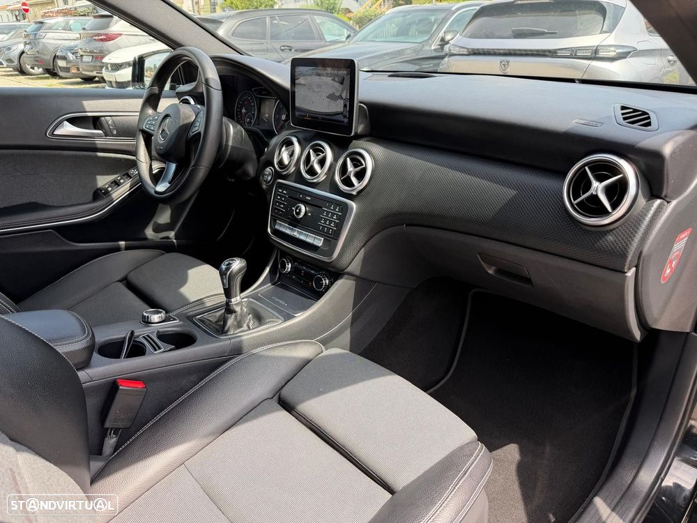 Mercedes-Benz A 180 d AMG Line - 16