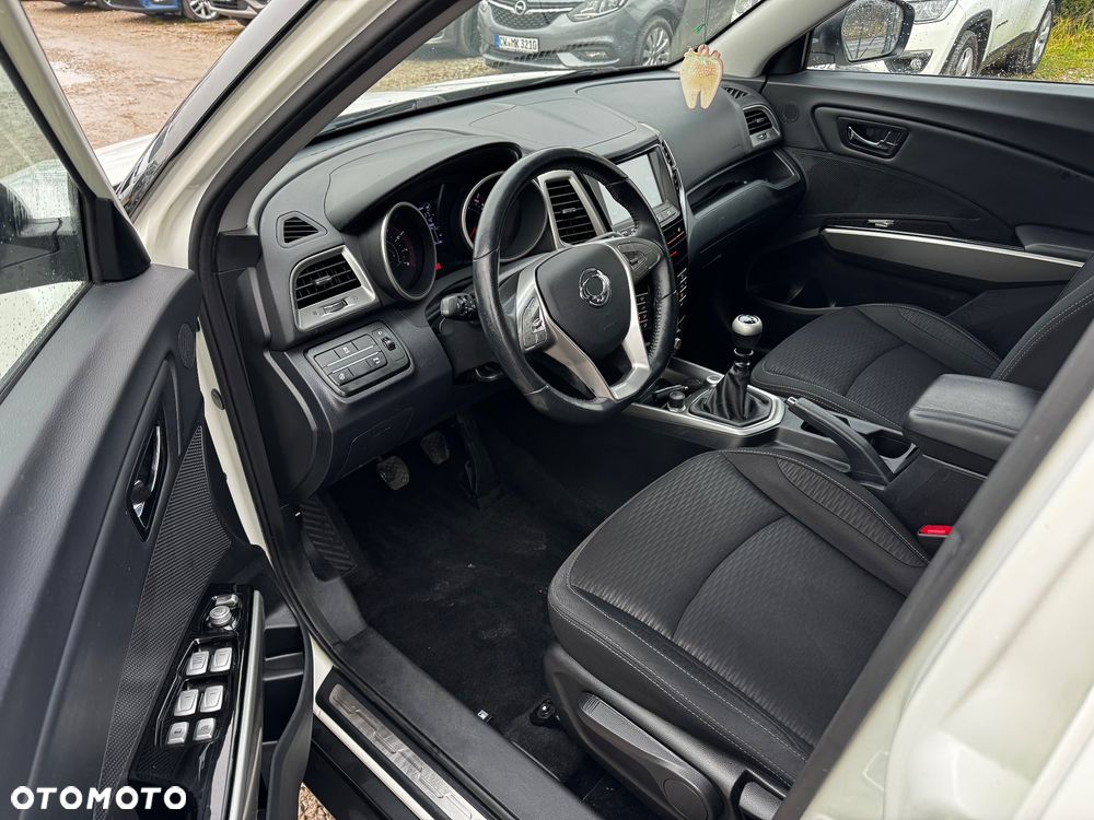 SsangYong/KGM Tivoli e-XGi 160 2WD Black+White - 23