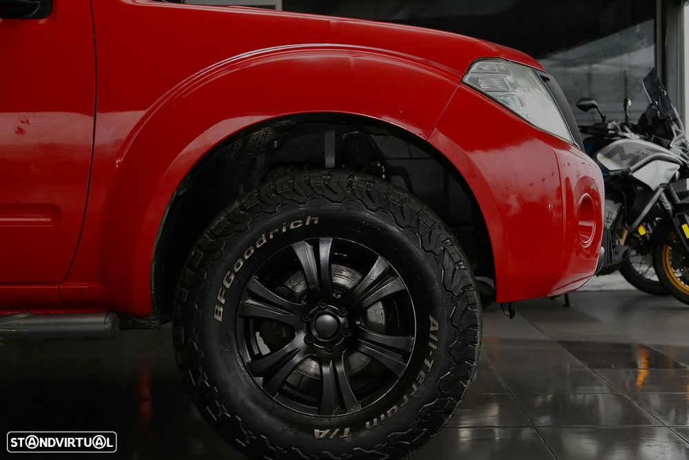 Nissan Navara 2.5 dCi CD LE Hi-Tech 4WD - 14