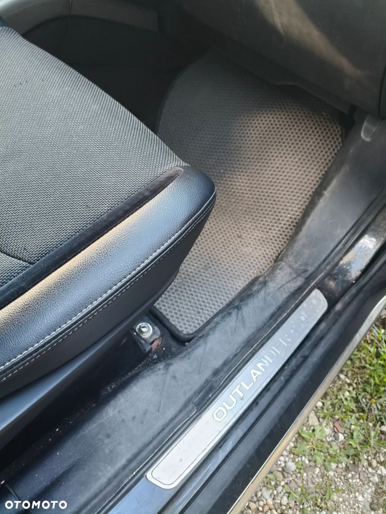 Mitsubishi Outlander - 33