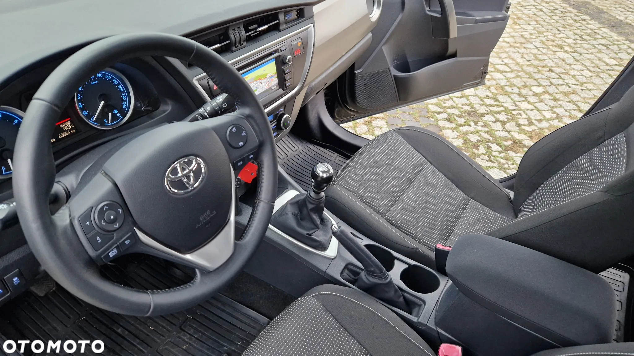 Toyota Auris 1.6 Prestige - 25
