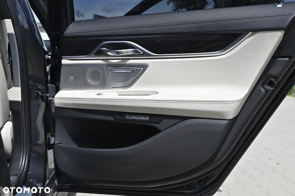 BMW Seria 7 ver-750i-xdrive - 16