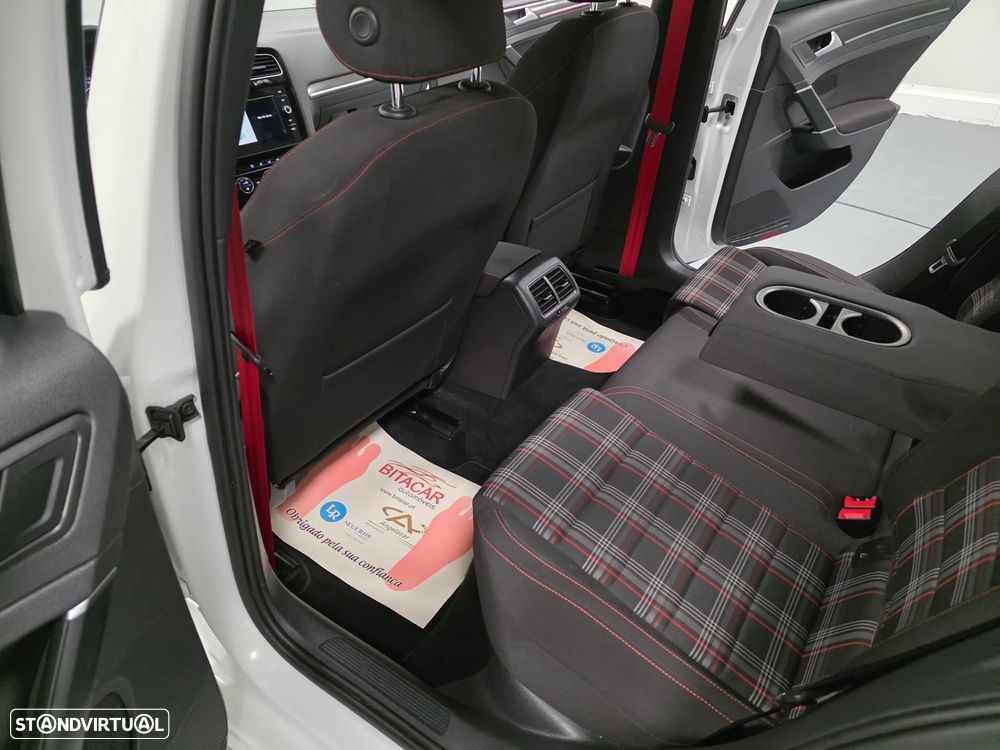 VW Golf 2.0 TSI GTI DSG Performance - 37