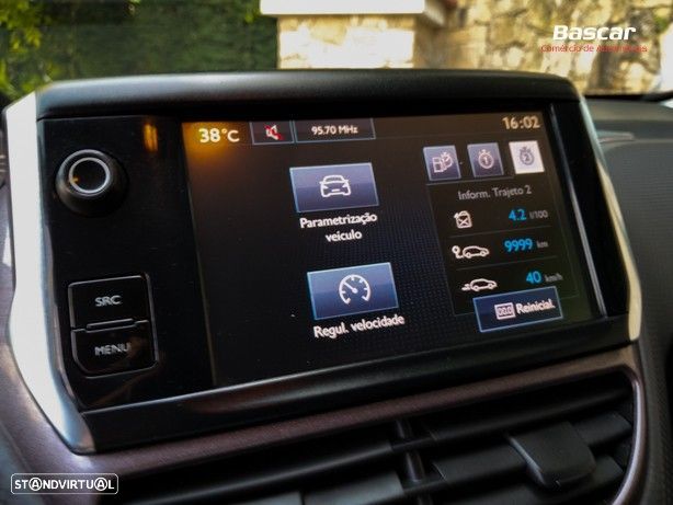 Peugeot 2008 1.6 e-HDi Allure - 30