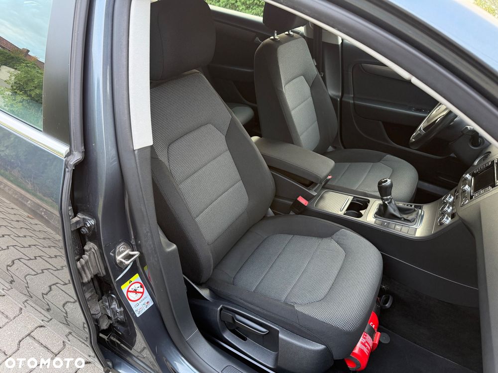 Volkswagen Passat 2.0 TDI DPF Highline - 10