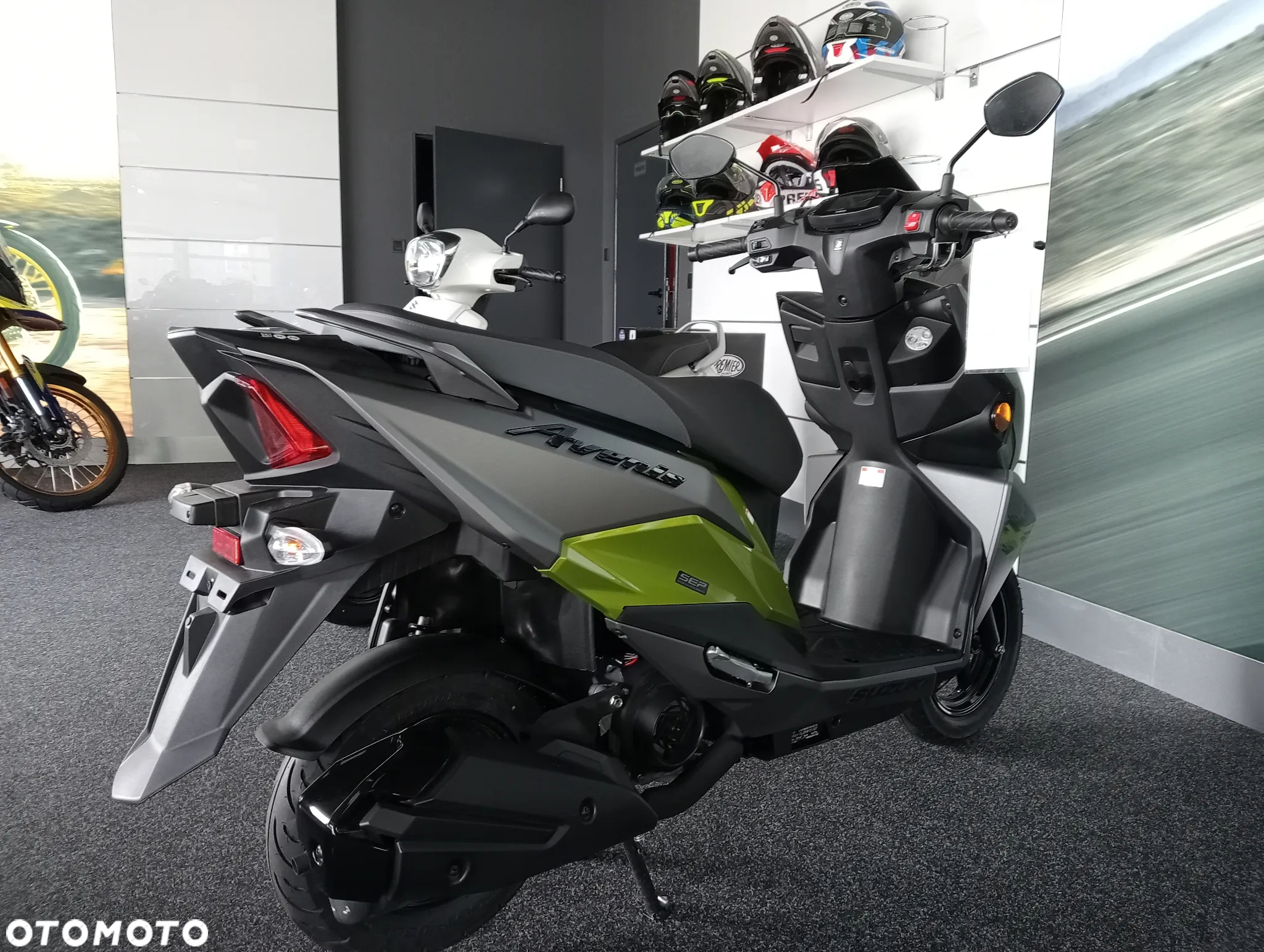 Suzuki Avenis - 3