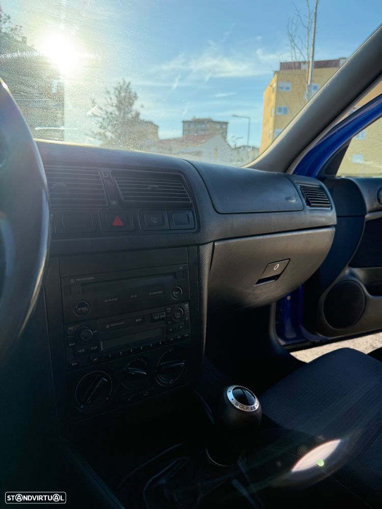 VW Golf 1.4i 25 Anos - 11
