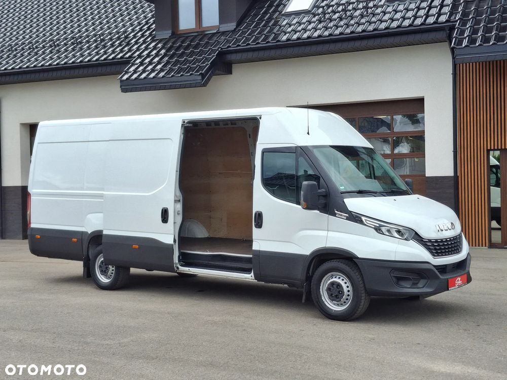 Iveco Daily 35S16 L4H2 Furgon VAN Blaszak Maxi Reflektory Full Led Euro 6 Skrzynia Biegów HI-MATIC 3 Miejsca Kamera Cofania Drzwi tylne Otwierane 270 Stopni Udźwig Haka 3500kg Radar Asystent Pasa Ruchu - 11