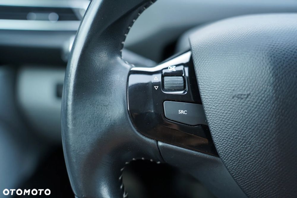 Peugeot 308 SW BlueHDi 150 EAT6 Stop & Start Allure - 37