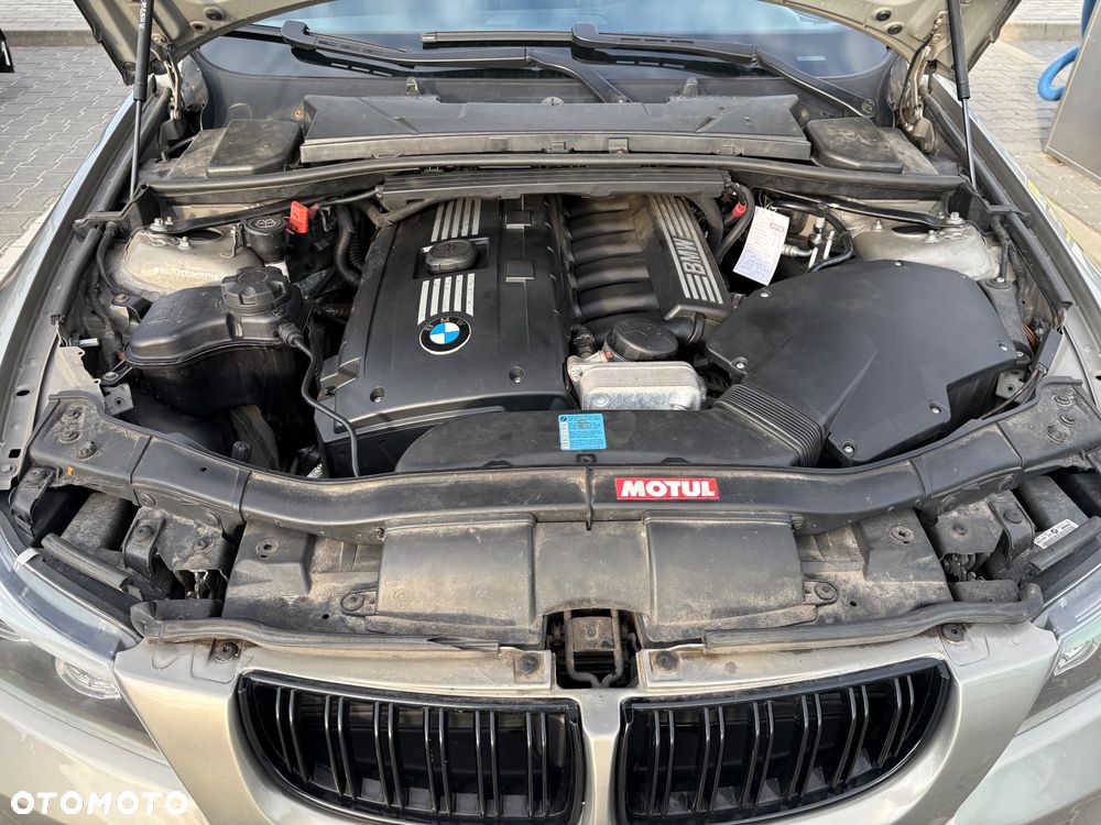 BMW Seria 3 325i - 12